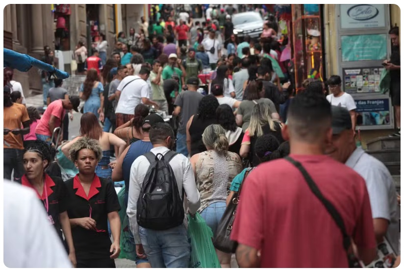 53% dos moradores de SP precisaram fazer atividades extras para complementar renda nos últimos 12 meses, diz pesquisa
